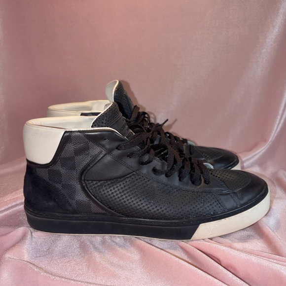 Authentic Louis Vuitton Damier Graphite High Top Sneakers - Size 9 - 2011 - Picture 3 of 6